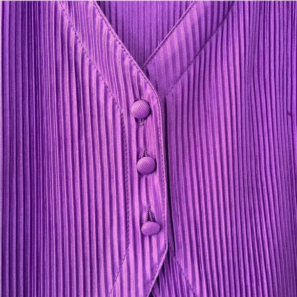 🔥3/$15 Purple button-up crop top - Picture 3 of 7